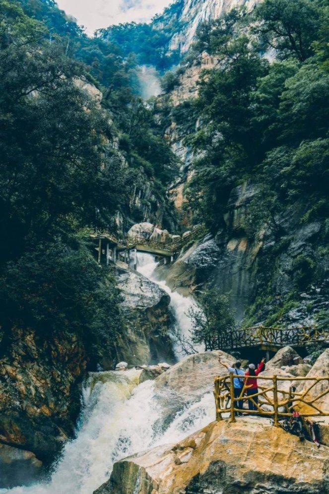 笑脸球的冒险之旅